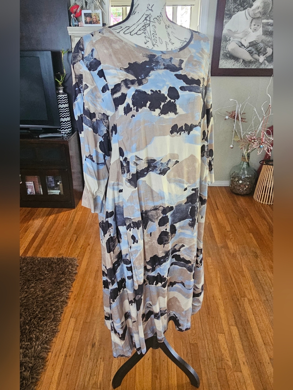 EUC Abstract Print Midi Dress in Light Blue, Beige & Black Size XL